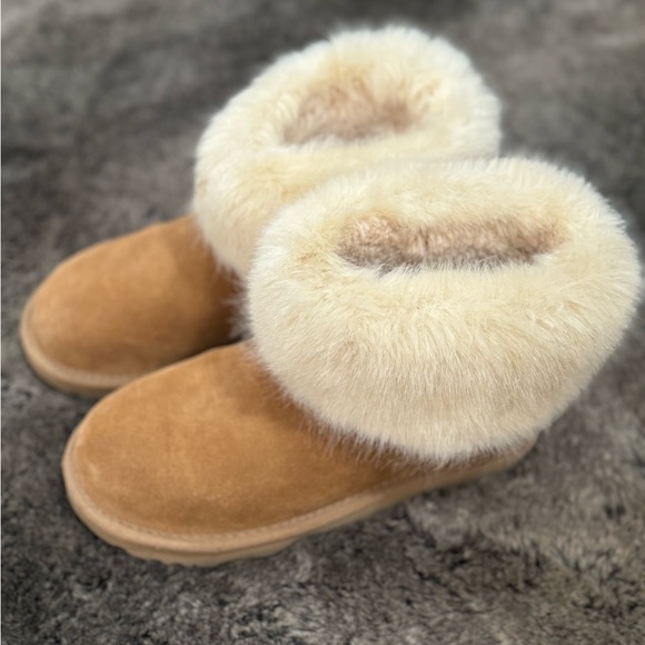 Women’s Ugg Mini Toscana Cuff Boot - Picture 4 of 5